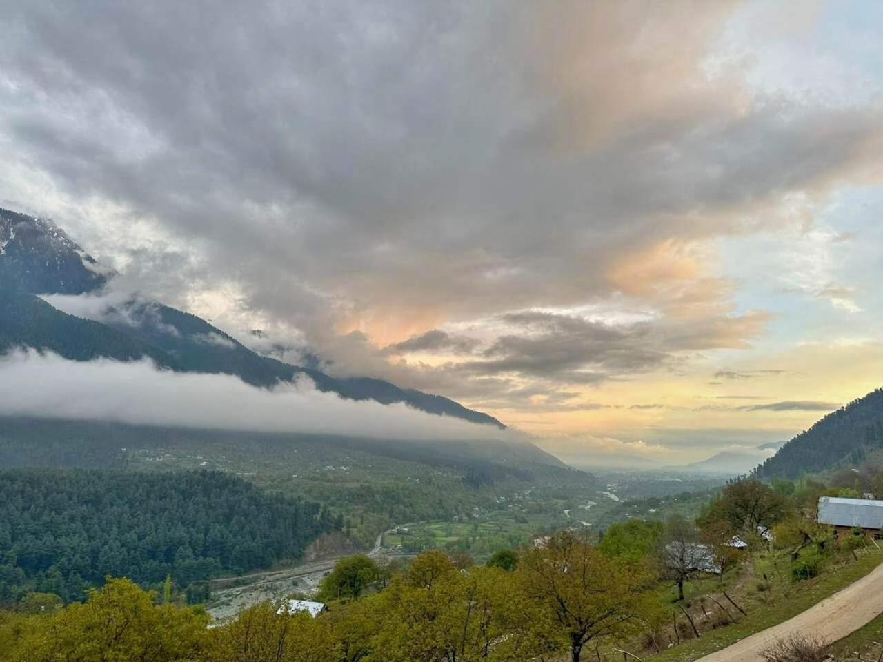 Cliff Cottage Pahalgam, Kashmir Batakut Luaran gambar